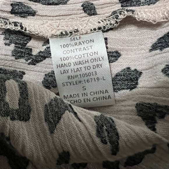 Savanna Jane Cheetah Colorful Embroidered Crinkled Blouse Size Small - Picture 8 of 8